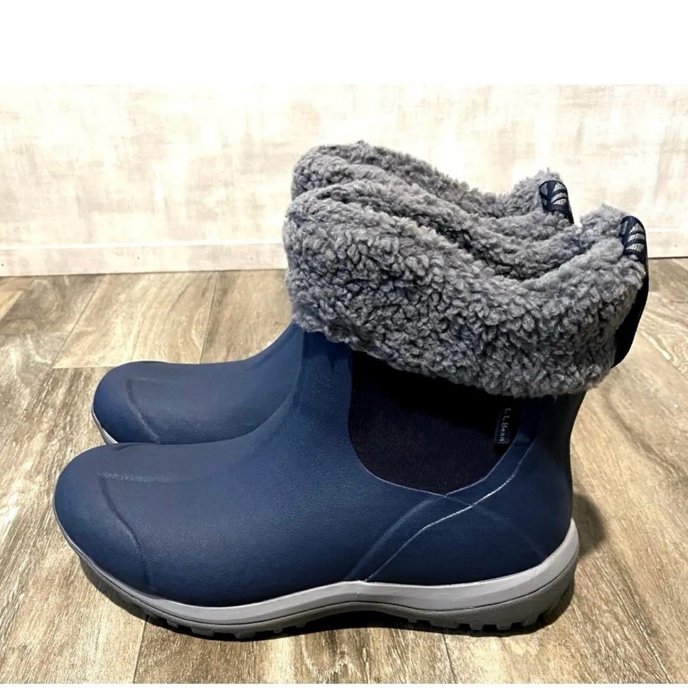 LL Bean Women's Wellie Rain Boots Waterproof Insulated Navy Size 8M.
